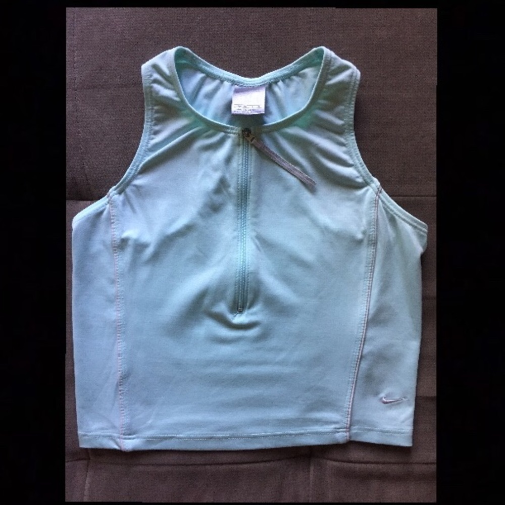 Cropped Nike Top Size:Medium (open to offers)